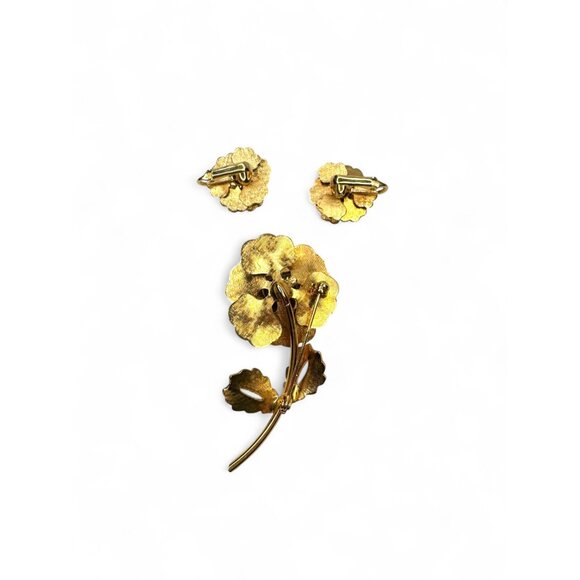 Vintage Red Green Enameled Layered Flower Brooch Clip-On Earrings Set - Picture 2 of 12